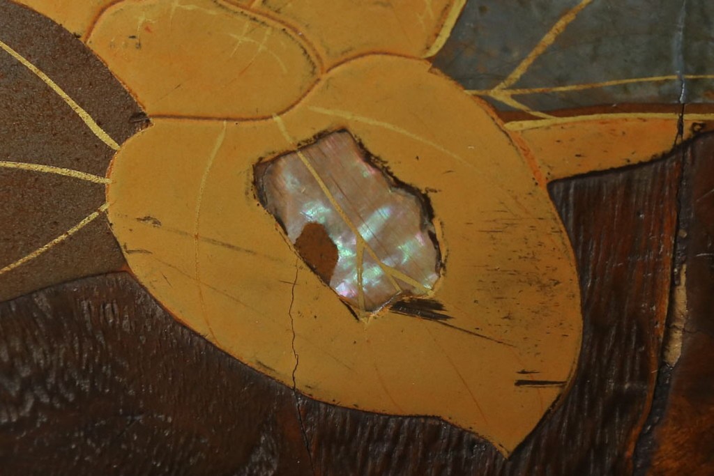 アンティーク雑貨　昭和初期　桐材　蒔絵・螺鈿　柿の図柄が目を引く刳り貫き火鉢　(R-084533)