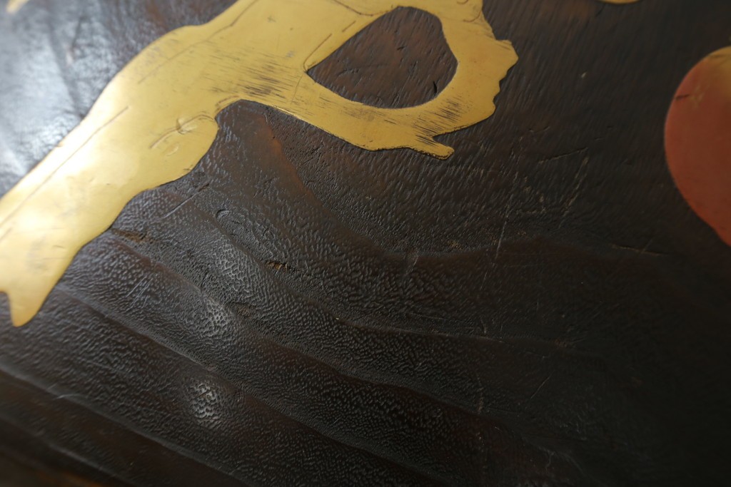 アンティーク雑貨　昭和初期　桐材　蒔絵・螺鈿　柿の図柄が目を引く刳り貫き火鉢　(R-084533)