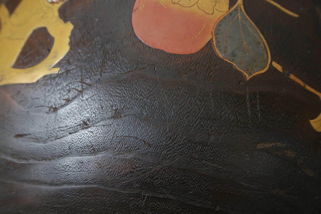 アンティーク雑貨　昭和初期　桐材　蒔絵・螺鈿　柿の図柄が目を引く刳り貫き火鉢　(R-084533)