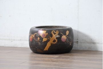 アンティーク雑貨　昭和初期　桐材　蒔絵・螺鈿　柿の図柄が目を引く刳り貫き火鉢(木製火鉢、手あぶり)(R-084533)