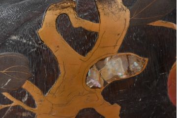アンティーク雑貨　昭和初期　桐材　蒔絵・螺鈿　柿の図柄が目を引く刳り貫き火鉢(木製火鉢、手あぶり)(R-084533)