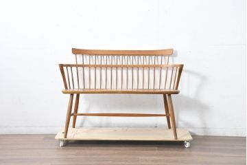 中古　飛騨産業　キツツキ　クラシカルで上品な雰囲気が魅力のウィンザーベンチ(ウィンザーチェア、板座チェア、長イス、長椅子、木製ベンチ、2人掛けベンチ)(R-084541)