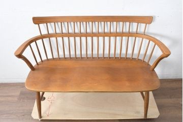 中古　飛騨産業　キツツキ　クラシカルで上品な雰囲気が魅力のウィンザーベンチ(ウィンザーチェア、板座チェア、長イス、長椅子、木製ベンチ、2人掛けベンチ)(R-084541)