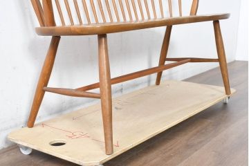 中古　飛騨産業　キツツキ　クラシカルで上品な雰囲気が魅力のウィンザーベンチ(ウィンザーチェア、板座チェア、長イス、長椅子、木製ベンチ、2人掛けベンチ)(R-084541)