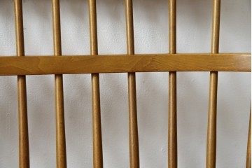 中古　飛騨産業　キツツキ　クラシカルで上品な雰囲気が魅力のウィンザーベンチ　(R-084541)