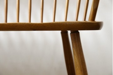 中古　飛騨産業　キツツキ　クラシカルで上品な雰囲気が魅力のウィンザーベンチ　(R-084541)