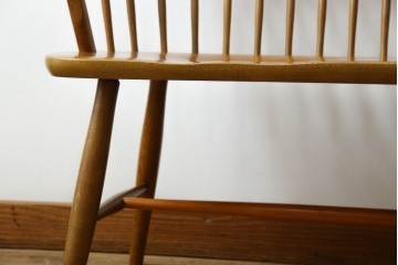 中古　飛騨産業　キツツキ　クラシカルで上品な雰囲気が魅力のウィンザーベンチ　(R-084541)