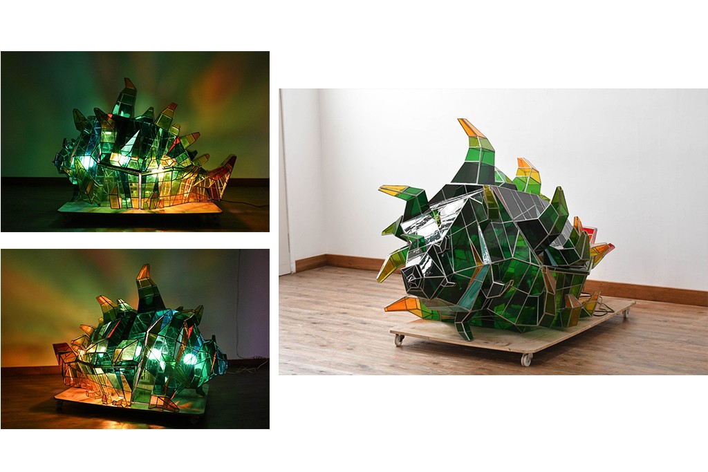 中古　特大1メートル超　希少!!　作家物!!　ステンドグラス芸術家　伊藤誠二　大作!!重厚な存在感と繊細な色彩美を兼ね備えた大型アートオブジェのフロア照明　定価約300万円　(R-084542)