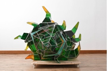 中古　特大1メートル超　希少!!　作家物!!　ステンドグラス芸術家　伊藤誠二　大作!!重厚な存在感と繊細な色彩美を兼ね備えた大型アートオブジェのフロア照明　定価約300万円　(R-084542)