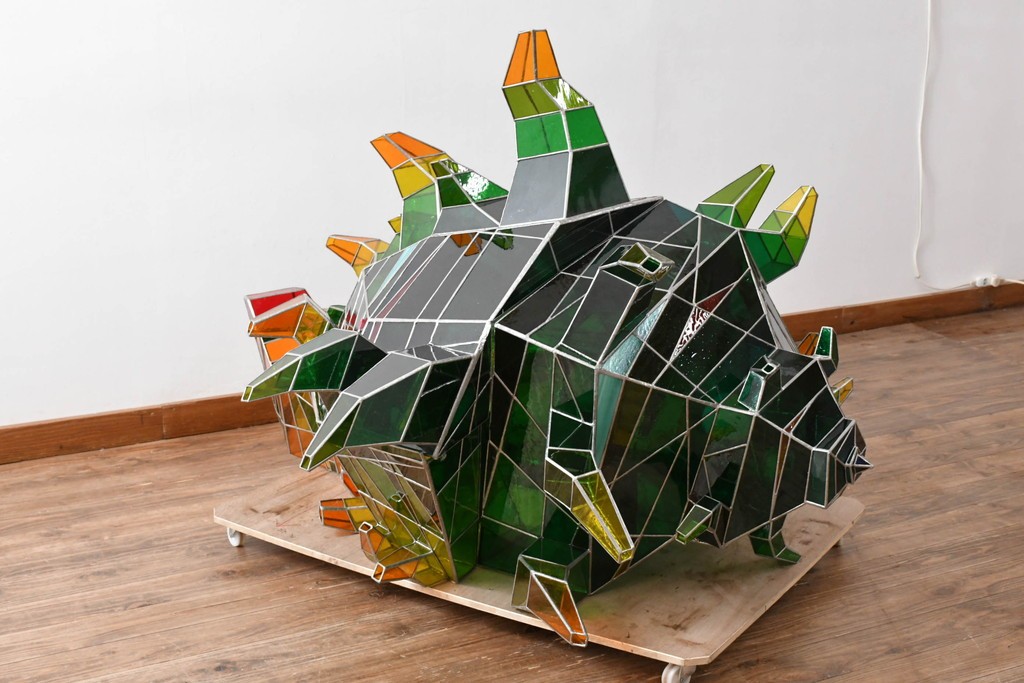 中古　特大1メートル超　希少!!　作家物!!　ステンドグラス芸術家　伊藤誠二　大作!!重厚な存在感と繊細な色彩美を兼ね備えた大型アートオブジェのフロア照明　定価約300万円　(R-084542)