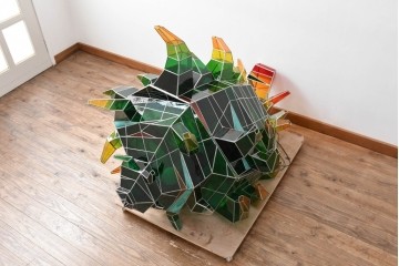 中古　特大1メートル超　希少!!　作家物!!　ステンドグラス芸術家　伊藤誠二　大作!!重厚な存在感と繊細な色彩美を兼ね備えた大型アートオブジェのフロア照明　定価約300万円　(R-084542)