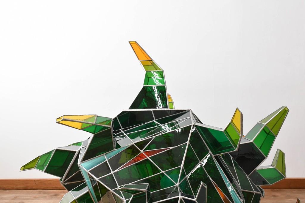 中古　特大1メートル超　希少!!　作家物!!　ステンドグラス芸術家　伊藤誠二　大作!!重厚な存在感と繊細な色彩美を兼ね備えた大型アートオブジェのフロア照明　定価約300万円　(R-084542)