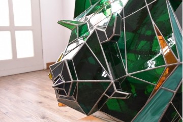 中古　特大1メートル超　希少!!　作家物!!　ステンドグラス芸術家　伊藤誠二　大作!!重厚な存在感と繊細な色彩美を兼ね備えた大型アートオブジェのフロア照明　定価約300万円　(R-084542)