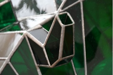 中古　特大1メートル超　希少!!　作家物!!　ステンドグラス芸術家　伊藤誠二　大作!!重厚な存在感と繊細な色彩美を兼ね備えた大型アートオブジェのフロア照明　定価約300万円　(R-084542)