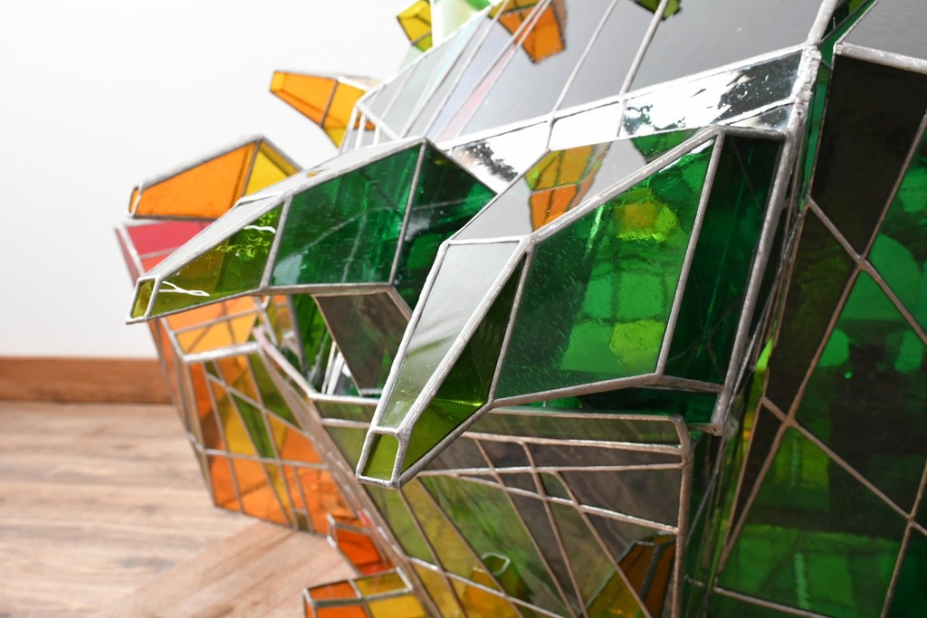 中古　特大1メートル超　希少!!　作家物!!　ステンドグラス芸術家　伊藤誠二　大作!!重厚な存在感と繊細な色彩美を兼ね備えた大型アートオブジェのフロア照明　定価約300万円　(R-084542)