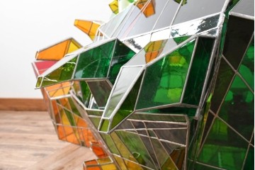 中古　特大1メートル超　希少!!　作家物!!　ステンドグラス芸術家　伊藤誠二　大作!!重厚な存在感と繊細な色彩美を兼ね備えた大型アートオブジェのフロア照明　定価約300万円　(R-084542)