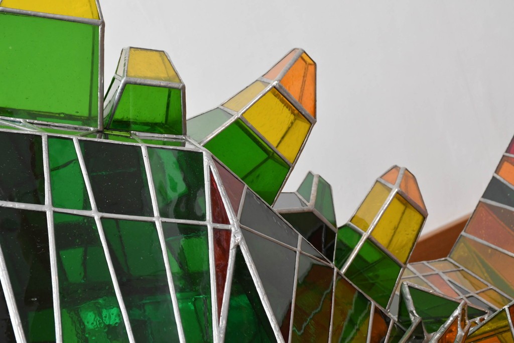 中古　特大1メートル超　希少!!　作家物!!　ステンドグラス芸術家　伊藤誠二　大作!!重厚な存在感と繊細な色彩美を兼ね備えた大型アートオブジェのフロア照明　定価約300万円　(R-084542)