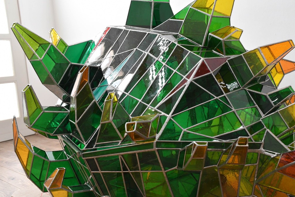 中古　特大1メートル超　希少!!　作家物!!　ステンドグラス芸術家　伊藤誠二　大作!!重厚な存在感と繊細な色彩美を兼ね備えた大型アートオブジェのフロア照明　定価約300万円　(R-084542)