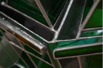 中古　特大1メートル超　希少!!　作家物!!　ステンドグラス芸術家　伊藤誠二　大作!!重厚な存在感と繊細な色彩美を兼ね備えた大型アートオブジェのフロア照明　定価約300万円　(R-084542)