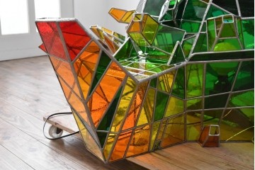 中古　特大1メートル超　希少!!　作家物!!　ステンドグラス芸術家　伊藤誠二　大作!!重厚な存在感と繊細な色彩美を兼ね備えた大型アートオブジェのフロア照明　定価約300万円　(R-084542)