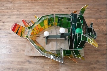 中古　特大1メートル超　希少!!　作家物!!　ステンドグラス芸術家　伊藤誠二　大作!!重厚な存在感と繊細な色彩美を兼ね備えた大型アートオブジェのフロア照明　定価約300万円　(R-084542)