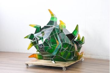 中古　特大1メートル超　希少!!　作家物!!　ステンドグラス芸術家　伊藤誠二　大作!!重厚な存在感と繊細な色彩美を兼ね備えた大型アートオブジェ(フロア照明)(定価約300万円)(R-084542)