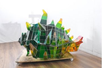 中古　特大1メートル超　希少!!　作家物!!　ステンドグラス芸術家　伊藤誠二　大作!!重厚な存在感と繊細な色彩美を兼ね備えた大型アートオブジェ(フロア照明)(定価約300万円)(R-084542)