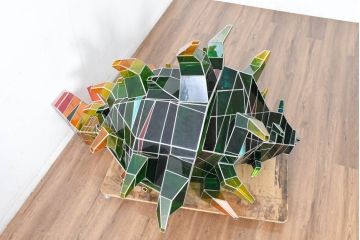 中古　特大1メートル超　希少!!　作家物!!　ステンドグラス芸術家　伊藤誠二　大作!!重厚な存在感と繊細な色彩美を兼ね備えた大型アートオブジェ(フロア照明)(定価約300万円)(R-084542)