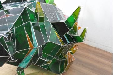 中古　特大1メートル超　希少!!　作家物!!　ステンドグラス芸術家　伊藤誠二　大作!!重厚な存在感と繊細な色彩美を兼ね備えた大型アートオブジェ(フロア照明)(定価約300万円)(R-084542)