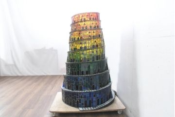 中古　特大1メートル超　希少!!　作家物!!　ステンドグラス芸術家　伊藤誠二　大作!!見る角度で表情を変え空間にモダンで洗練された印象を与えるアートオブジェ(フロア照明)(定価約450万円)(R-084544)