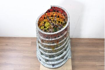 中古　特大1メートル超　希少!!　作家物!!　ステンドグラス芸術家　伊藤誠二　大作!!見る角度で表情を変え空間にモダンで洗練された印象を与えるアートオブジェ(フロア照明)(定価約450万円)(R-084544)