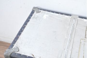 和製ビンテージ　お部屋のアクセントになるジュラルミン船トランク(ジュラルミントランク、舟トランク、アルミトランク、収納、ディスプレイ、ヴィンテージ)(R-084545)