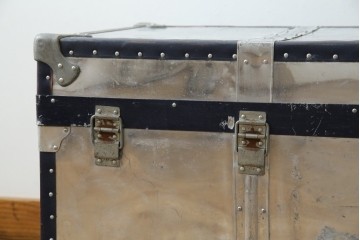 和製ビンテージ　お部屋のアクセントになるジュラルミン船トランク(ジュラルミントランク、舟トランク、アルミトランク、収納、ディスプレイ、ヴィンテージ)(R-084545)