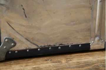 和製ビンテージ　お部屋のアクセントになるジュラルミン船トランク(ジュラルミントランク、舟トランク、アルミトランク、収納、ディスプレイ、ヴィンテージ)(R-084545)