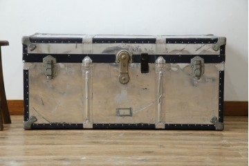 和製ビンテージ　お部屋のアクセントになるジュラルミン船トランク(ジュラルミントランク、舟トランク、アルミトランク、収納、ディスプレイ、ヴィンテージ)(R-084545)