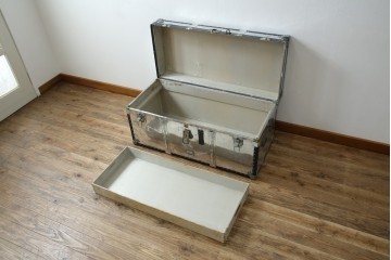 和製ビンテージ　お部屋のアクセントになるジュラルミン船トランク(ジュラルミントランク、舟トランク、アルミトランク、収納、ディスプレイ、ヴィンテージ)(R-084545)