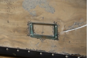 和製ビンテージ　お部屋のアクセントになるジュラルミン船トランク(ジュラルミントランク、舟トランク、アルミトランク、収納、ディスプレイ、ヴィンテージ)(R-084545)