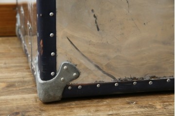 和製ビンテージ　お部屋のアクセントになるジュラルミン船トランク(ジュラルミントランク、舟トランク、アルミトランク、収納、ディスプレイ、ヴィンテージ)(R-084545)