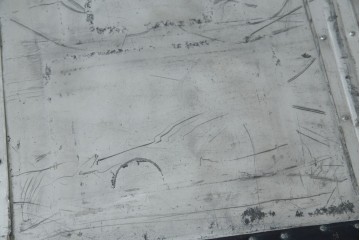 和製ビンテージ　お部屋のアクセントになるジュラルミン船トランク(ジュラルミントランク、舟トランク、アルミトランク、収納、ディスプレイ、ヴィンテージ)(R-084545)