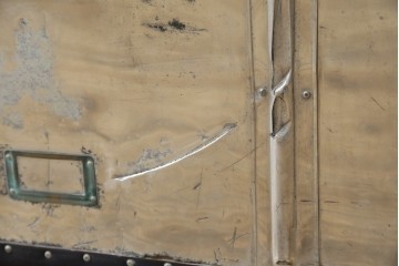 和製ビンテージ　お部屋のアクセントになるジュラルミン船トランク(ジュラルミントランク、舟トランク、アルミトランク、収納、ディスプレイ、ヴィンテージ)(R-084545)