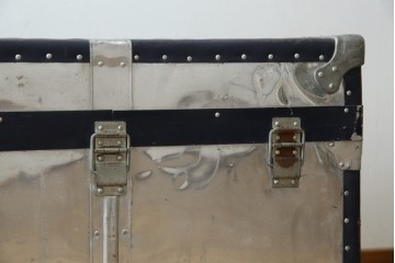 和製ビンテージ　お部屋のアクセントになるジュラルミン船トランク(ジュラルミントランク、舟トランク、アルミトランク、収納、ディスプレイ、ヴィンテージ)(R-084545)