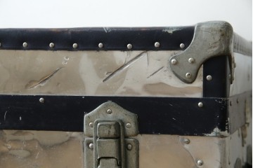 和製ビンテージ　お部屋のアクセントになるジュラルミン船トランク(ジュラルミントランク、舟トランク、アルミトランク、収納、ディスプレイ、ヴィンテージ)(R-084545)