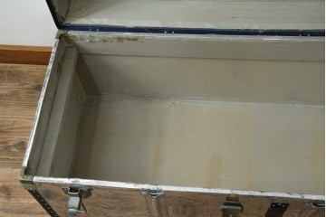 和製ビンテージ　お部屋のアクセントになるジュラルミン船トランク(ジュラルミントランク、舟トランク、アルミトランク、収納、ディスプレイ、ヴィンテージ)(R-084545)