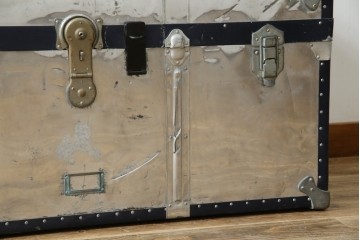 和製ビンテージ　お部屋のアクセントになるジュラルミン船トランク(ジュラルミントランク、舟トランク、アルミトランク、収納、ディスプレイ、ヴィンテージ)(R-084545)