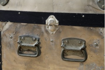 和製ビンテージ　お部屋のアクセントになるジュラルミン船トランク(ジュラルミントランク、舟トランク、アルミトランク、収納、ディスプレイ、ヴィンテージ)(R-084545)