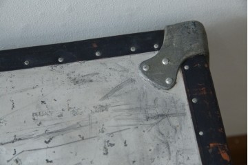 和製ビンテージ　お部屋のアクセントになるジュラルミン船トランク(ジュラルミントランク、舟トランク、アルミトランク、収納、ディスプレイ、ヴィンテージ)(R-084545)