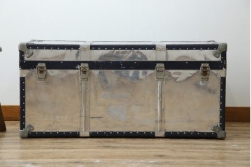 和製ビンテージ　お部屋のアクセントになるジュラルミン船トランク(ジュラルミントランク、舟トランク、アルミトランク、収納、ディスプレイ、ヴィンテージ)(R-084545)