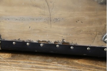 和製ビンテージ　お部屋のアクセントになるジュラルミン船トランク(ジュラルミントランク、舟トランク、アルミトランク、収納、ディスプレイ、ヴィンテージ)(R-084545)