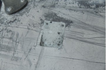 和製ビンテージ　お部屋のアクセントになるジュラルミン船トランク(ジュラルミントランク、舟トランク、アルミトランク、収納、ディスプレイ、ヴィンテージ)(R-084545)