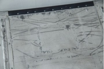 和製ビンテージ　お部屋のアクセントになるジュラルミン船トランク(ジュラルミントランク、舟トランク、アルミトランク、収納、ディスプレイ、ヴィンテージ)(R-084545)